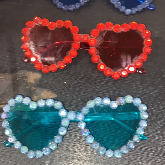 Heart shaped sunglasses - Picture 3 of 7
